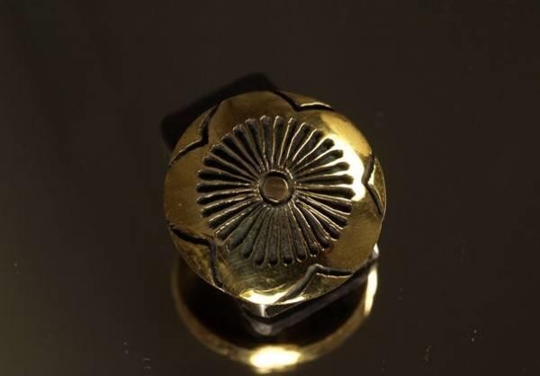 家紋コンチョ★小サイズ★真鍮★向こう梅★残1★他にも家紋系沢山あり拍卖