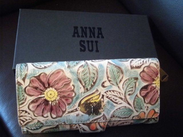 ★★★ANNA SUI長財布★フラワー型押し★★★拍卖