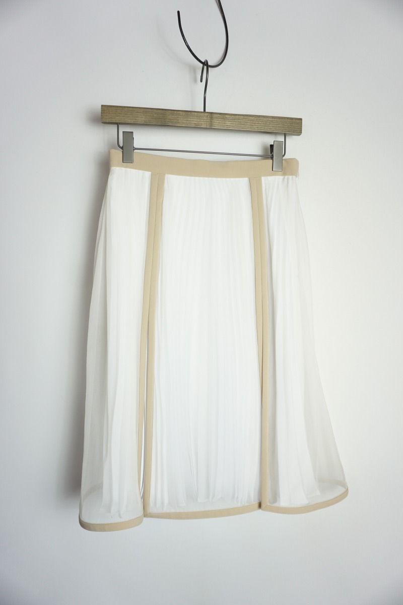 新品 正規 BURBERRY バーバリー SILK PLEATED SKIRT In Magnolia シルク プリーツ スカート ミニ レイヤード 4560309 白36本物516O▲拍卖