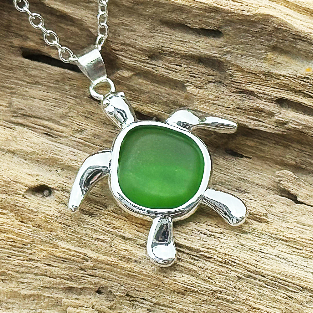ホヌデザイン シルバーネックレス 幸せを運ぶ海亀モチーフペンダント レディース【グリーン】拍卖