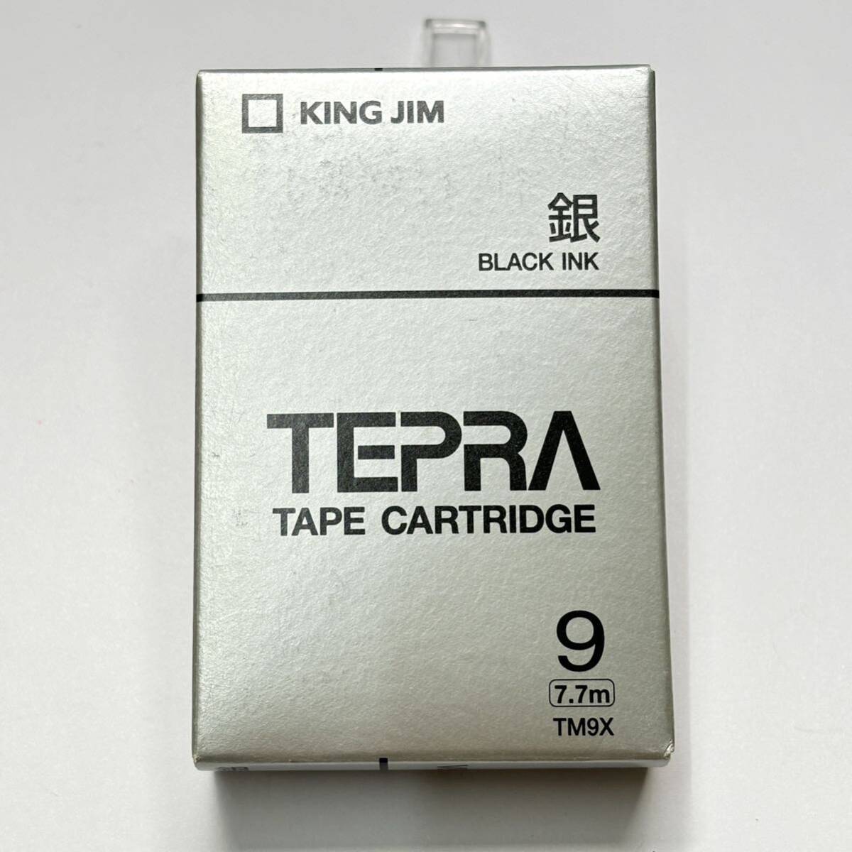 【新品未使用】【廃番】【希少品】文具店在庫品 キングジム テプラテープ TEPRA シルバー 9mm TM9X 昭和レトロ拍卖