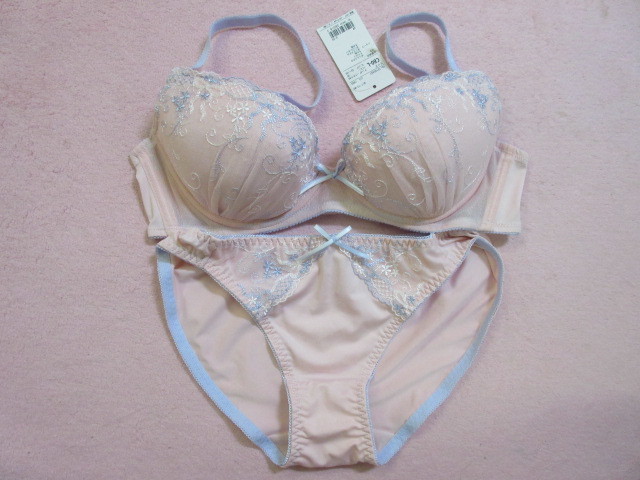 ♪新品♪レア♪廃盤♪C80-L トリンプ ピンク 水色 小花レース リボン ブラジャー ショーツ セット インターナショナル♪拍卖