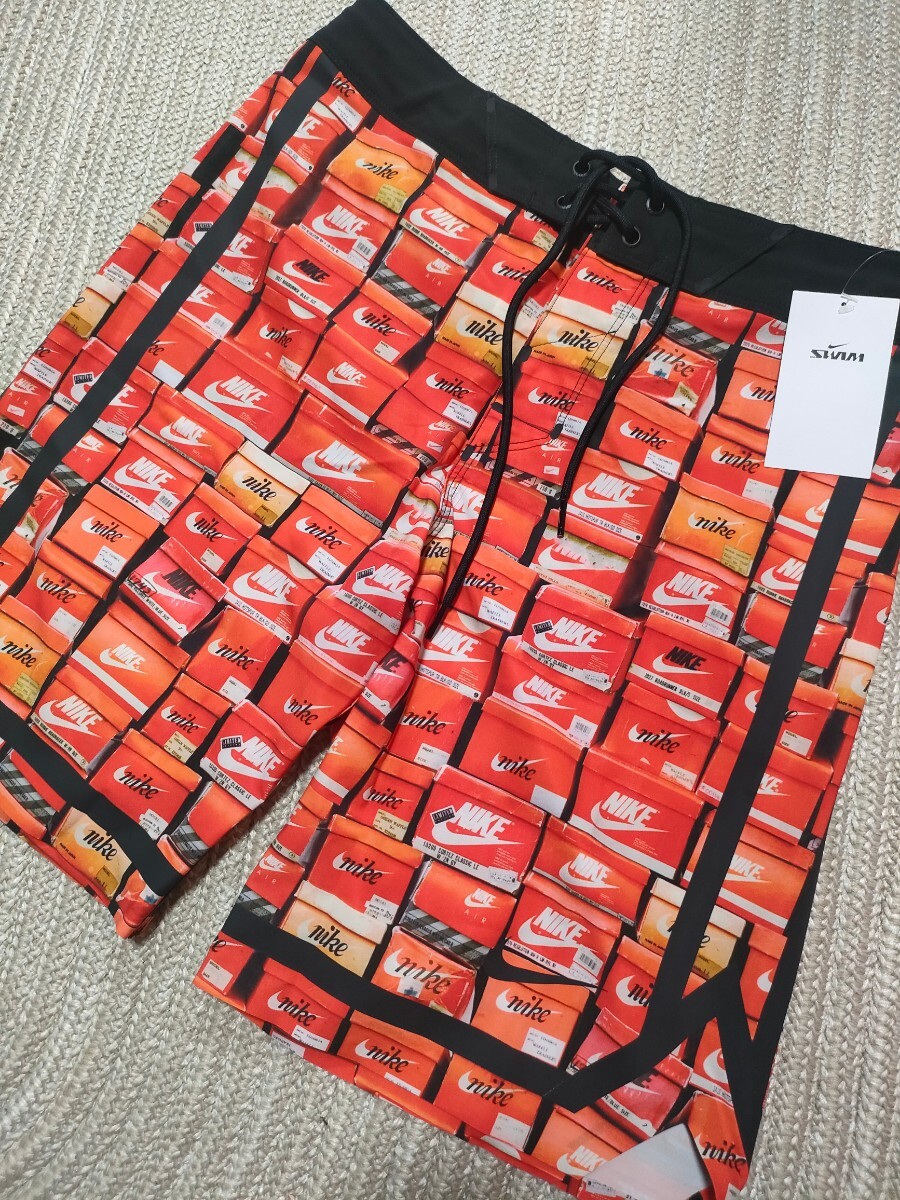 新品 未使用 NIKE シューズボックス総柄 ハーフパンツ 水着兼用 М ショーツ ナイキ メンズ 希少拍卖