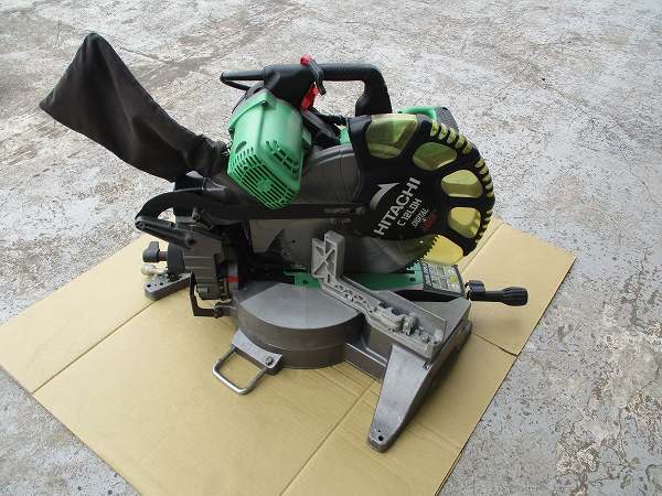 引き取り限定 茨城県【HITACHI/日立】C12LDH 305mm 卓上丸のこ マルノコ 状態悪化する恐れ有 9491拍卖