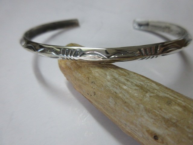 USA製インディアンシルバーバングル S トライアングル ナバホ族 ジョージア g1032拍卖