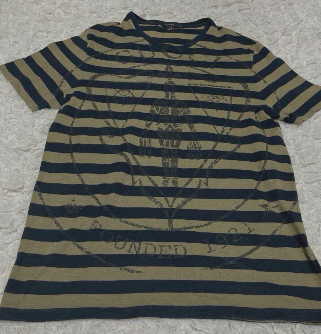 gucci シャツ 古着(断捨離)前面に大きなロゴ トップス M〜L程度拍卖