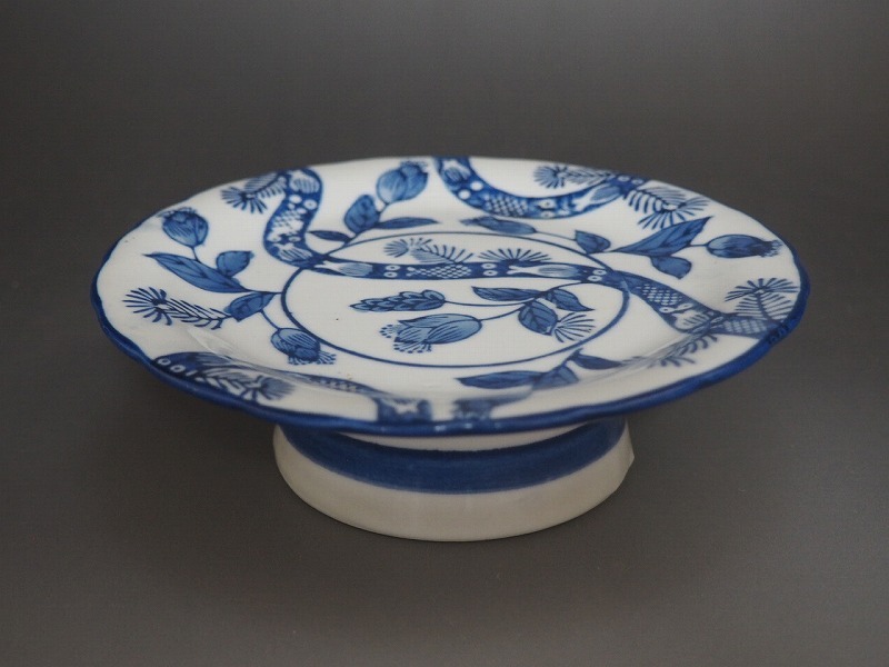 A2813 染付 台付 刺身皿 ☆ 和食器 懐石道具 会席道具 茶懐石 茶事 茶道具 居酒屋 料亭 皿 高台皿 椿皿 盛り器 盛器 磁器 美品 良品 無傷拍卖