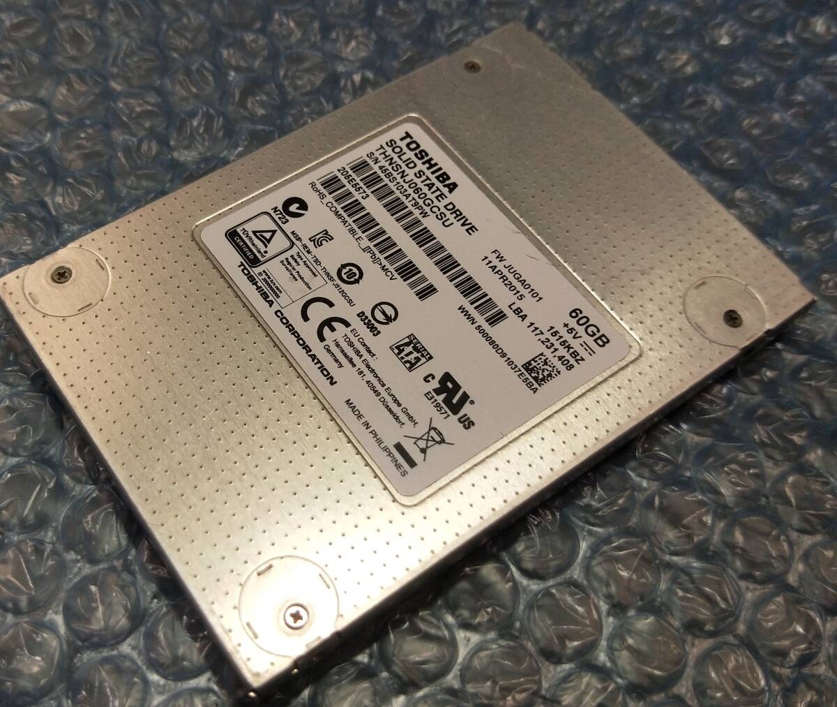 【中古パーツ】2.5 SATA SSD 1台 正常 TOSHIBA THNSNJ0600GCSU 60GB 使用時間30902H■SSD3069拍卖