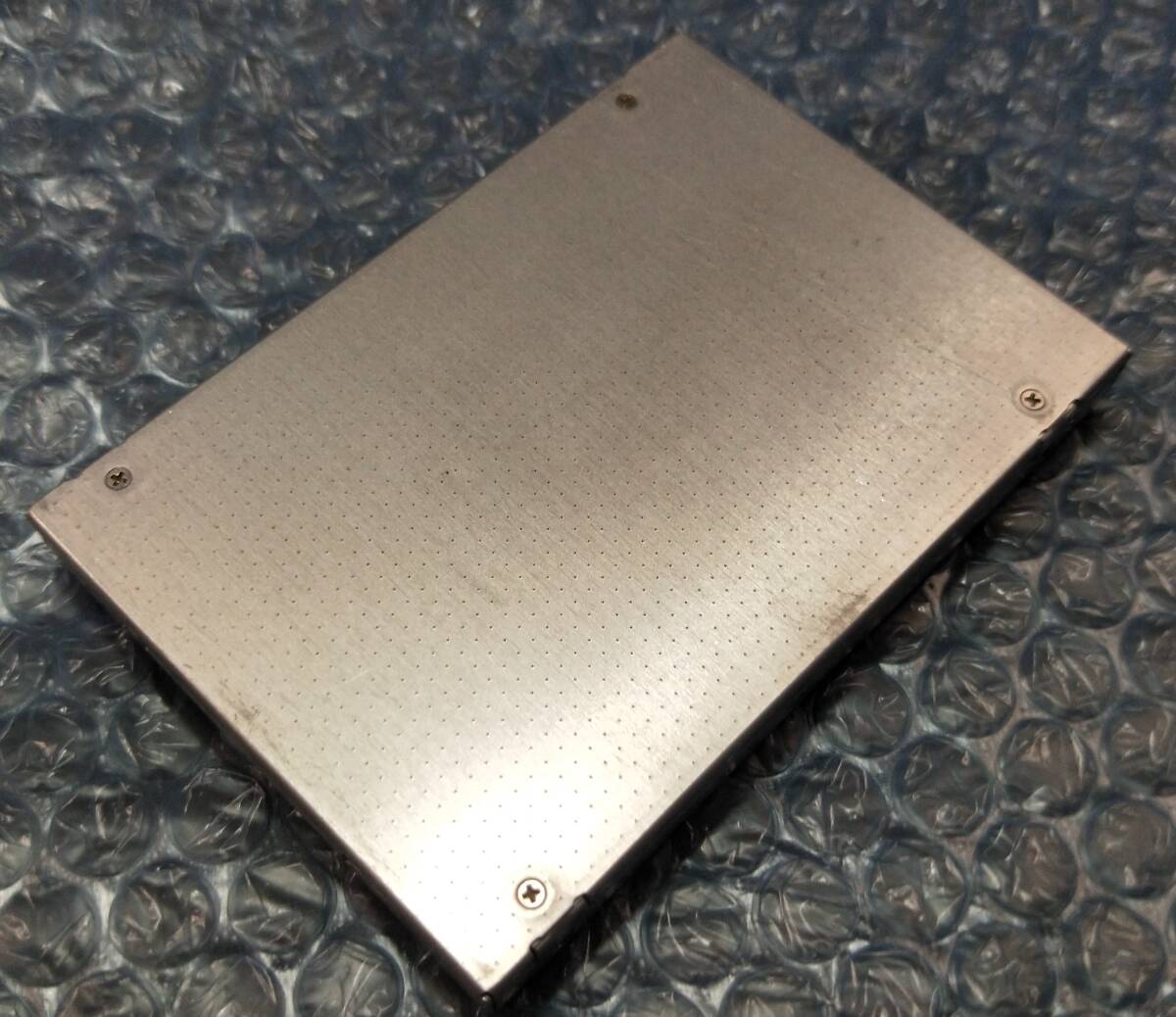 【中古パーツ】2.5 SATA SSD 1台 正常 TOSHIBA THNSNB062GBSJ 62GB 使用時間51234H■SSD3154拍卖