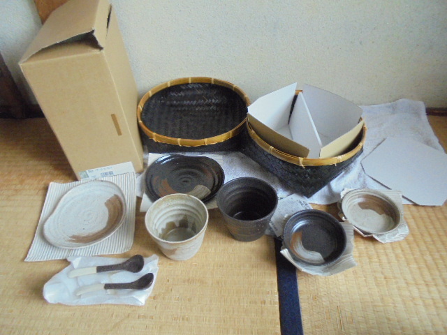 陶器 ペアコーヒーセット-黒・白-/龍峰窯・夢紀行・三洋陶器/和風カップ&ソーサー&菓子鉢&スプーン 各2客&竹編み籠/未使用美品-保管品/拍卖