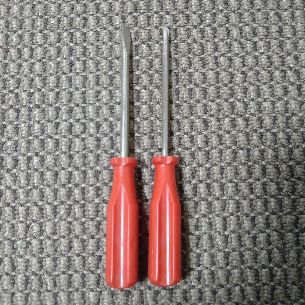 ジャンク品/長期保管品/中古品/メーカー不明/ドライバー/±セット/+NO.2×100/-6×100/全長190mm/プラスチック/2本セット拍卖