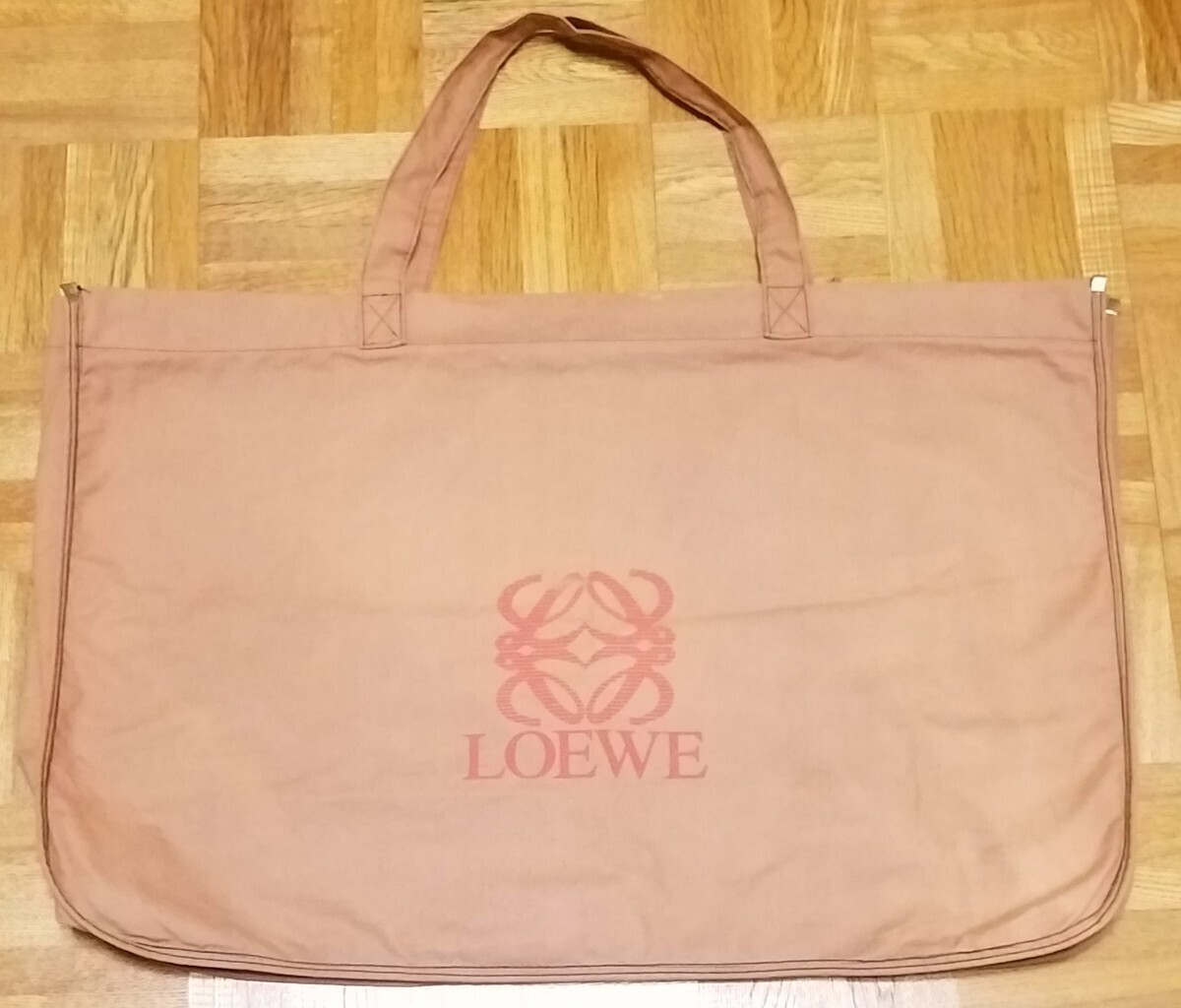 正規品 LOEWE ロエベ トートバッグ ベージュ系 特大 ルイヴィトン 旅行にも便利 薄型なのでバックインOK ルイヴィトン姉妹高級ブランド拍卖
