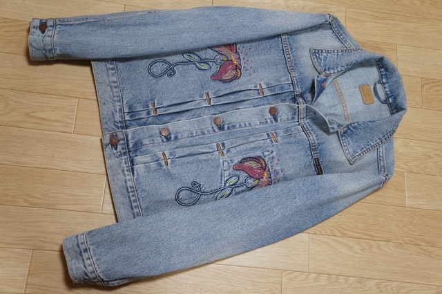 J405 即決 良品 Nudie Jeans ヌーディージーンズ ユーズド加工 刺繍入り デニムジャケット XS拍卖