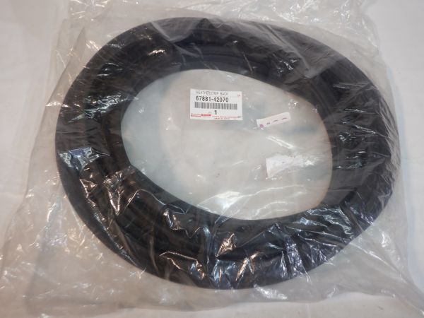 KGD47c21★MXAA52★MXAA54★AXAH52★AXAH54★RAV4★★ウェザーストリップ★★バックドア★リアゲート★67811-42070★未使用★迅速発送★拍卖