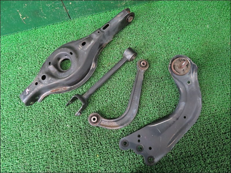 『psi』 マツダ KE2FW CX-5 SHVPTSターボ 右リアアームセット H26年式拍卖