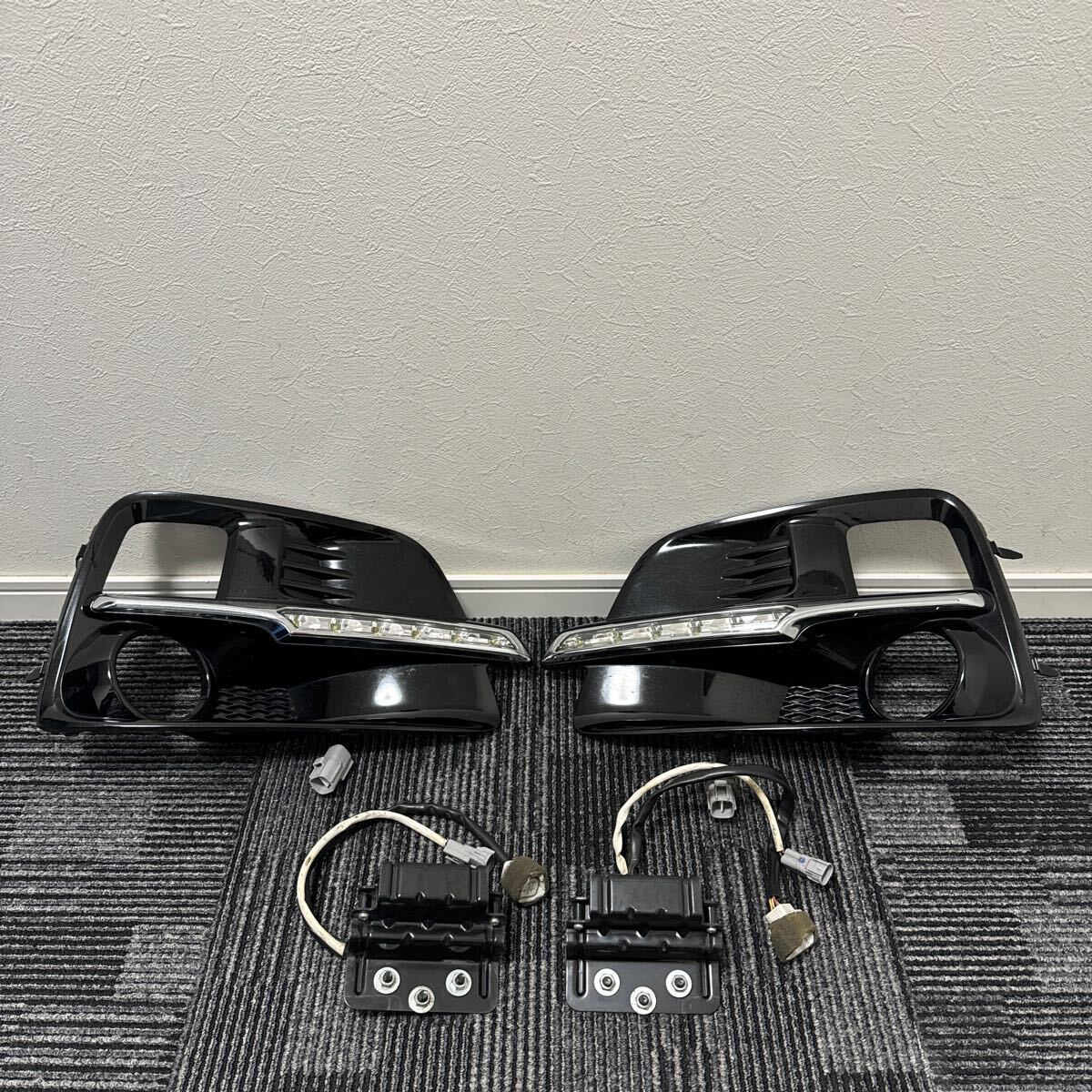 中古 スバル VM4 VMG レヴォーグ GT-S 前期 純正オプション LED アクセサリーライナー フォグカバー デイライト デイランプ デイライナー拍卖