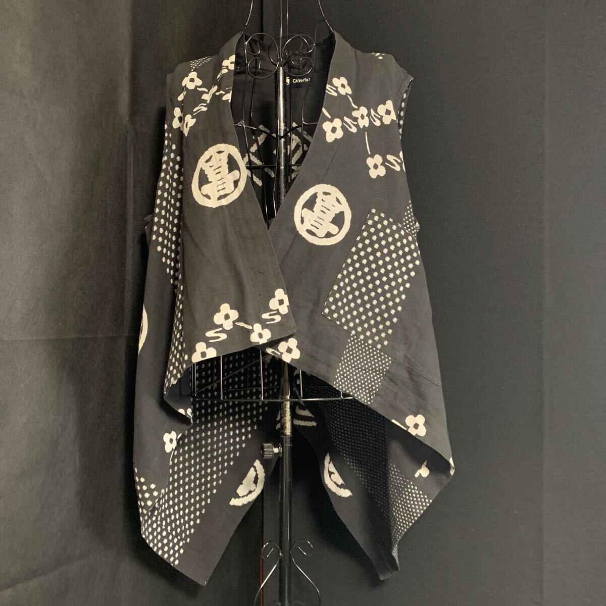 ☆ロングベスト 千鳥屋 CHIDORIYA チドリヤ ベスト 生地 リメイク素材 ハンドメイド 古布 絣 雪ん子 パッチワーク カスリ かすり (A-169)拍卖