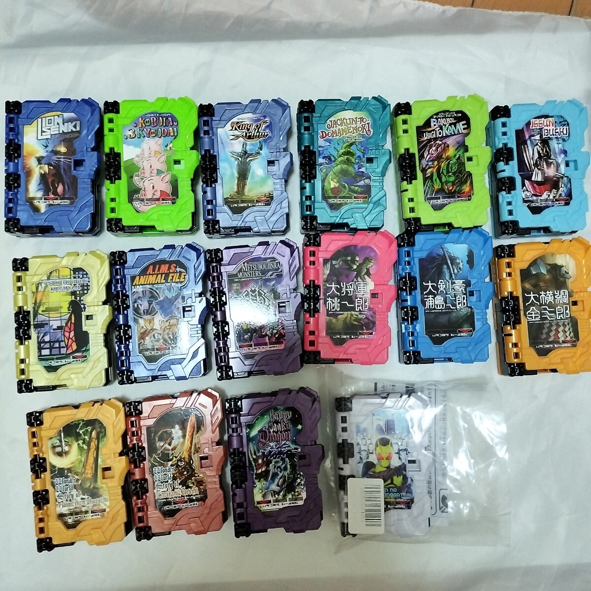 仮面ライダーセイバー ワンダーライドブック 16 仮面ライダーゼロワン プログライズキー 7 まとめ売り拍卖