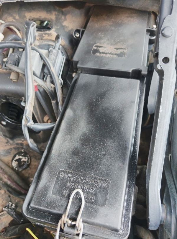 ■ベンツ W124 500E ヒューズボックス 中古 1245401750 1245450140 1245402050 1245400082 1245400182 左ハンドル 部品取あり 400E E500■拍卖
