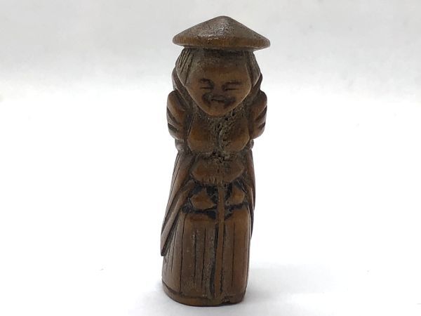 根付 韃靼人 ダッタン人 女性 木彫 提げ物 時代物 古美術 置物拍卖