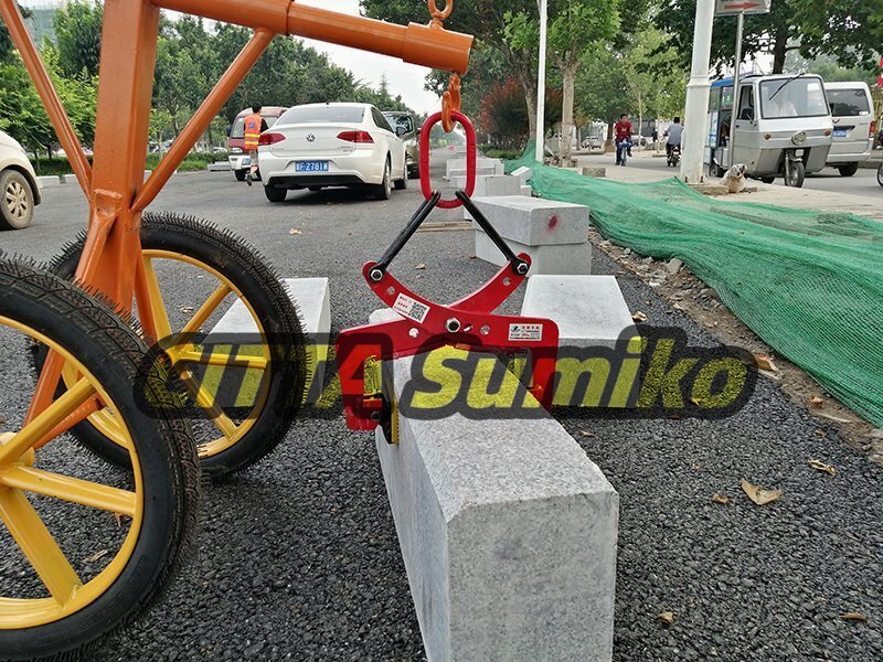 送料無料 クランプ スーパーツール 縦吊り 荷吊り用 吊り具 建設機械 運搬 吊上げ 厚鋼板 はさみ板 滑り止め 荷重:350kg 開口幅300-510mm拍卖