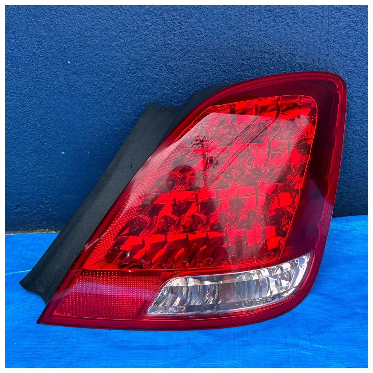 トヨタ クラウン マジェスタ テールランプ 右 テールランプ テールライト拍卖