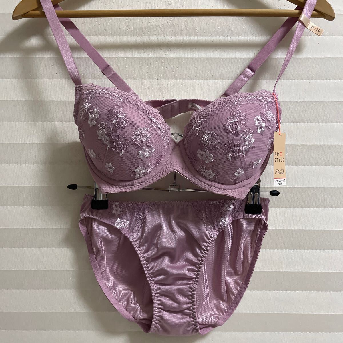 新品タグ付き Triumph トリンプ ブラジャー&ショーツ サイズ D70 ショーツは、M。拍卖