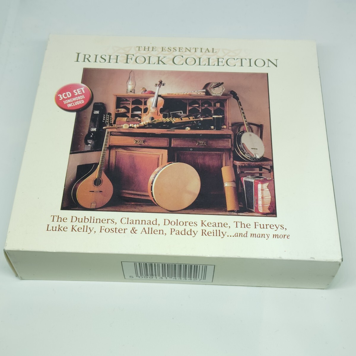 送料230円 Essential Irish Folk Collection アイリッシュフォーク コンピレーション 3枚組BOX/アイルランド ルーク・ケリー 、クラナド 他拍卖
