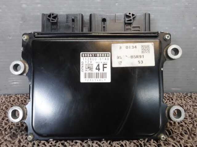 8296 ダイハツ ハイゼット 後期 S321V エンジンコンピューター 89561-B5020拍卖