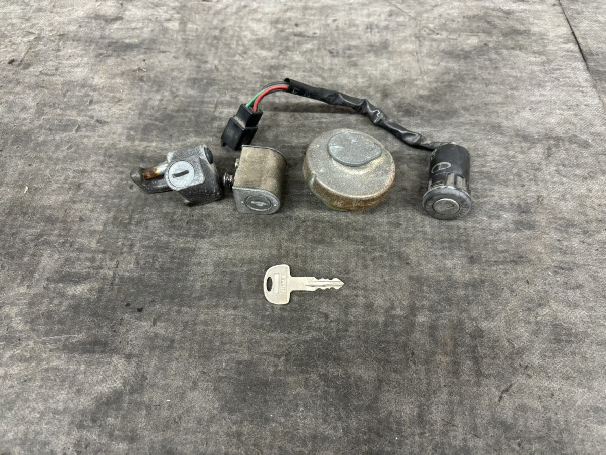 ホンダ リトルカブ AA01-330〜 メインキー イグニッション タンクキャップ ハンドルロック 鍵 セット HONDA 純正 部品 パーツ拍卖