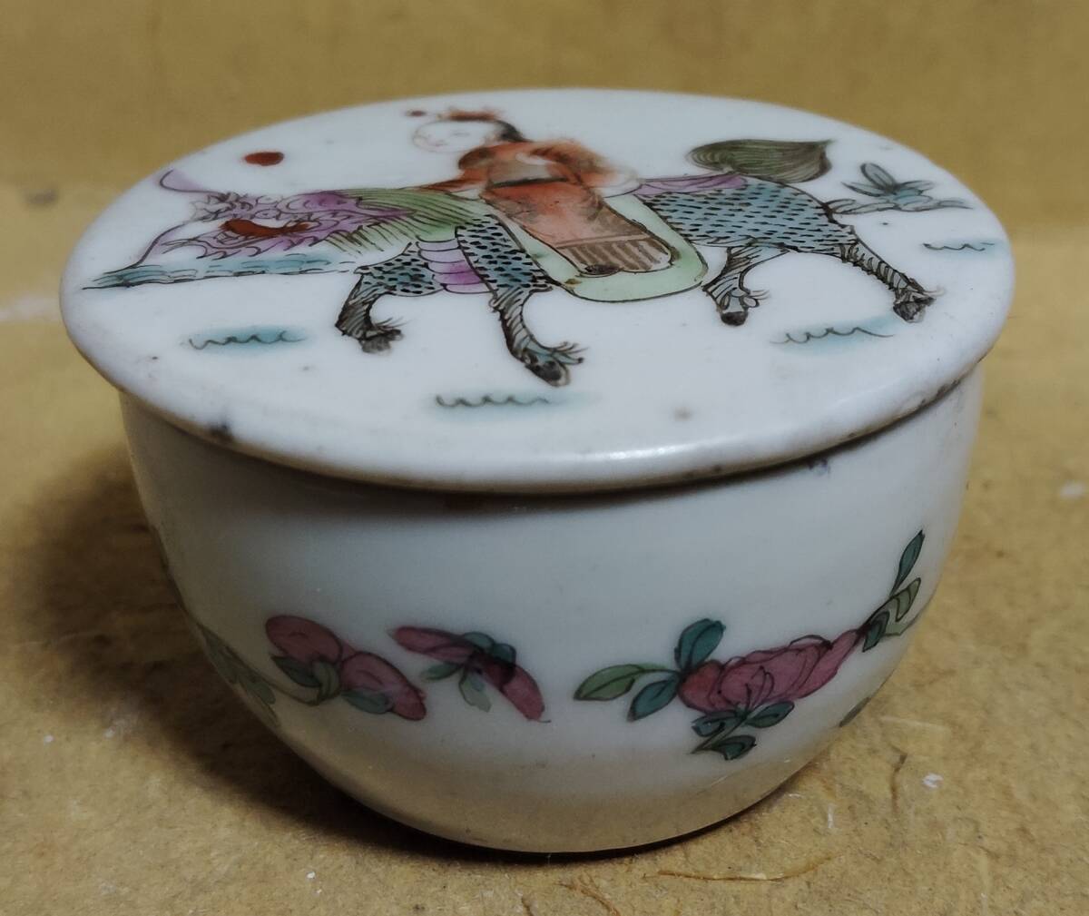 清代 染付 青花 粉彩 印合 旧印泥 人物 麒麟 花図 唐物拍卖