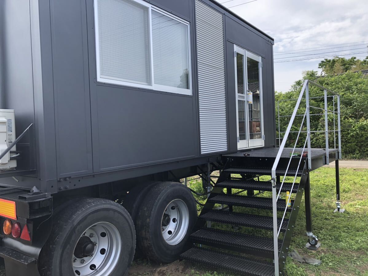 トレーラーハウス20フィート 8畳タイプ 間取り変更無料 エアコン 階段 登録車検付き 事務所 店舗 他サイズ 他オプション追加可拍卖