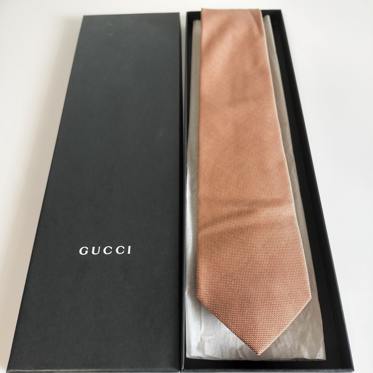 グッチ(GUCCI)肌色カラーネクタイ拍卖