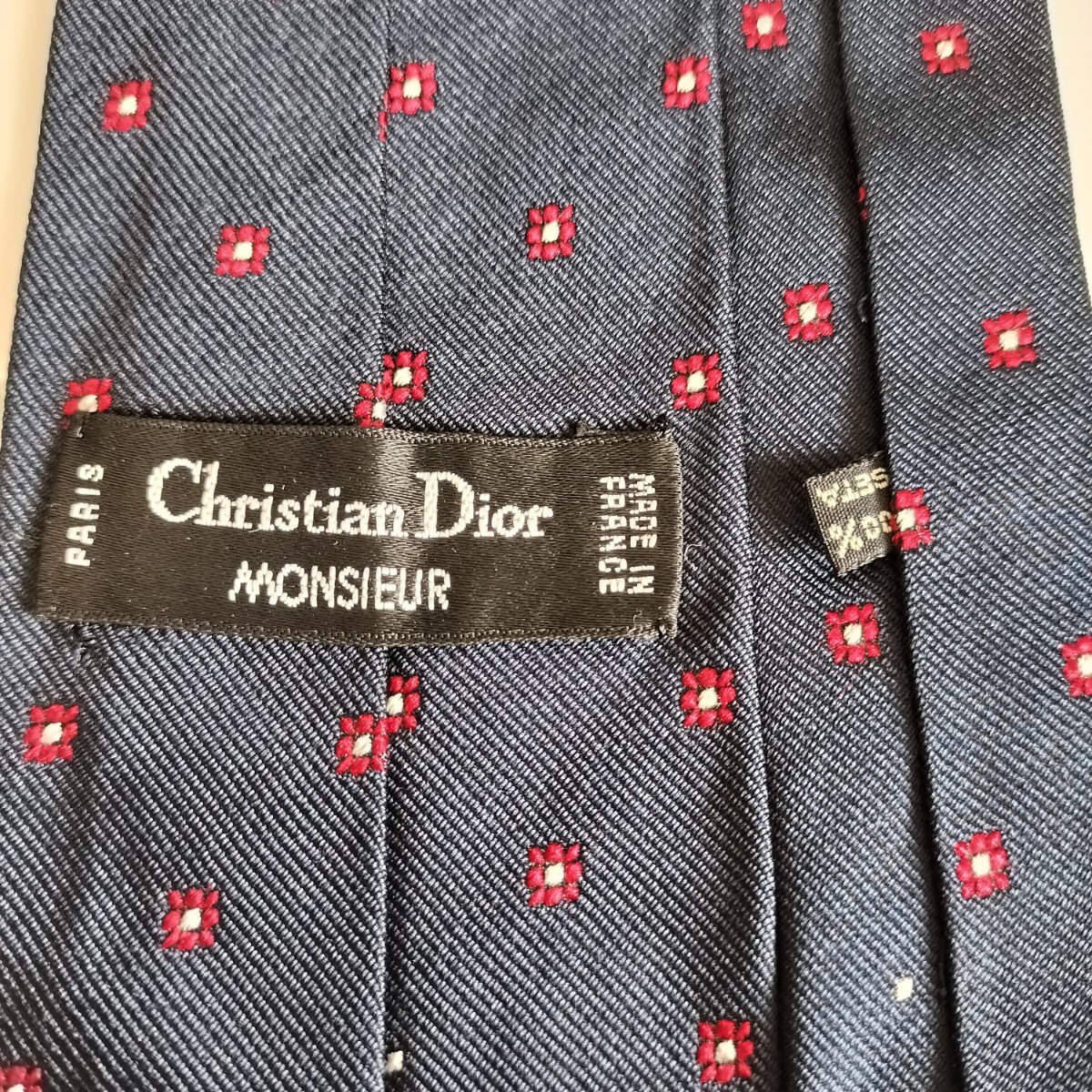 Christian Dior(クリスチャンディオール)黒紺赤花弁ワンポイントトロッター柄ネクタイ拍卖