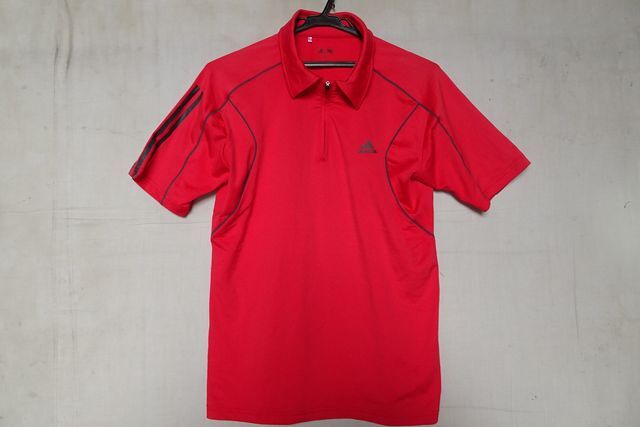 adidas/アディダス/襟付半袖シャツ/ゴルフウェア/速乾性/ハーフジップ/右袖ラインプリント/赤/レッド/Mサイズ(8/29R)拍卖