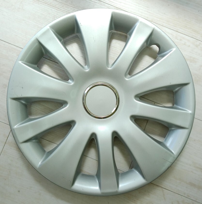 15インチ 社外 ホイールキャップ 4枚 シルバー トヨタ 20240811 kktttm 202 0811 拍卖