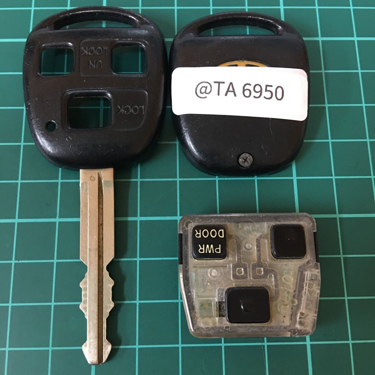 @TA6950 点灯ありトヨタ 純正 キーレス 3ボタン ヴォクシー ノア アルファード ハリアー エスティマ サーフ等リモコン拍卖