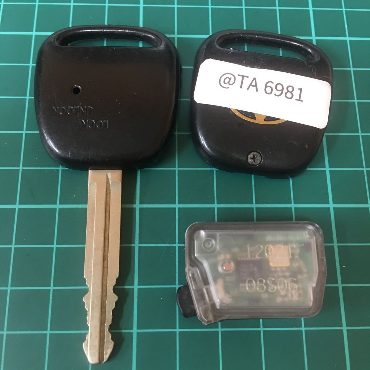 @TA6981 トヨタ 基盤12021 純正 キーレス リモコン ノア・ヴォクシー・シエンタ・クルーガー・イプサム・RAV4等 1ボタン拍卖