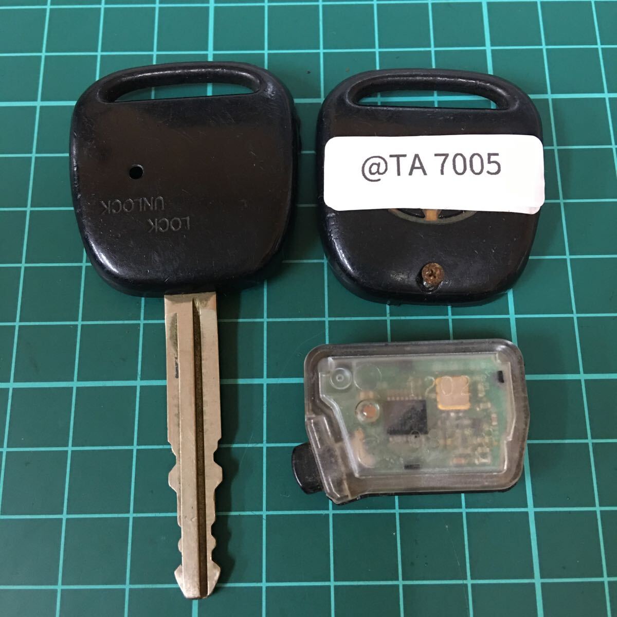 @TA7005トヨタ 基盤12021 純正 キーレス リモコン ノア・ヴォクシー・シエンタ・クルーガー・イプサム・RAV4等 1ボタン拍卖