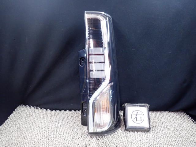 フレアワゴン 5AA-MM53S 右テールランプ WAL 1A28-51-161A拍卖