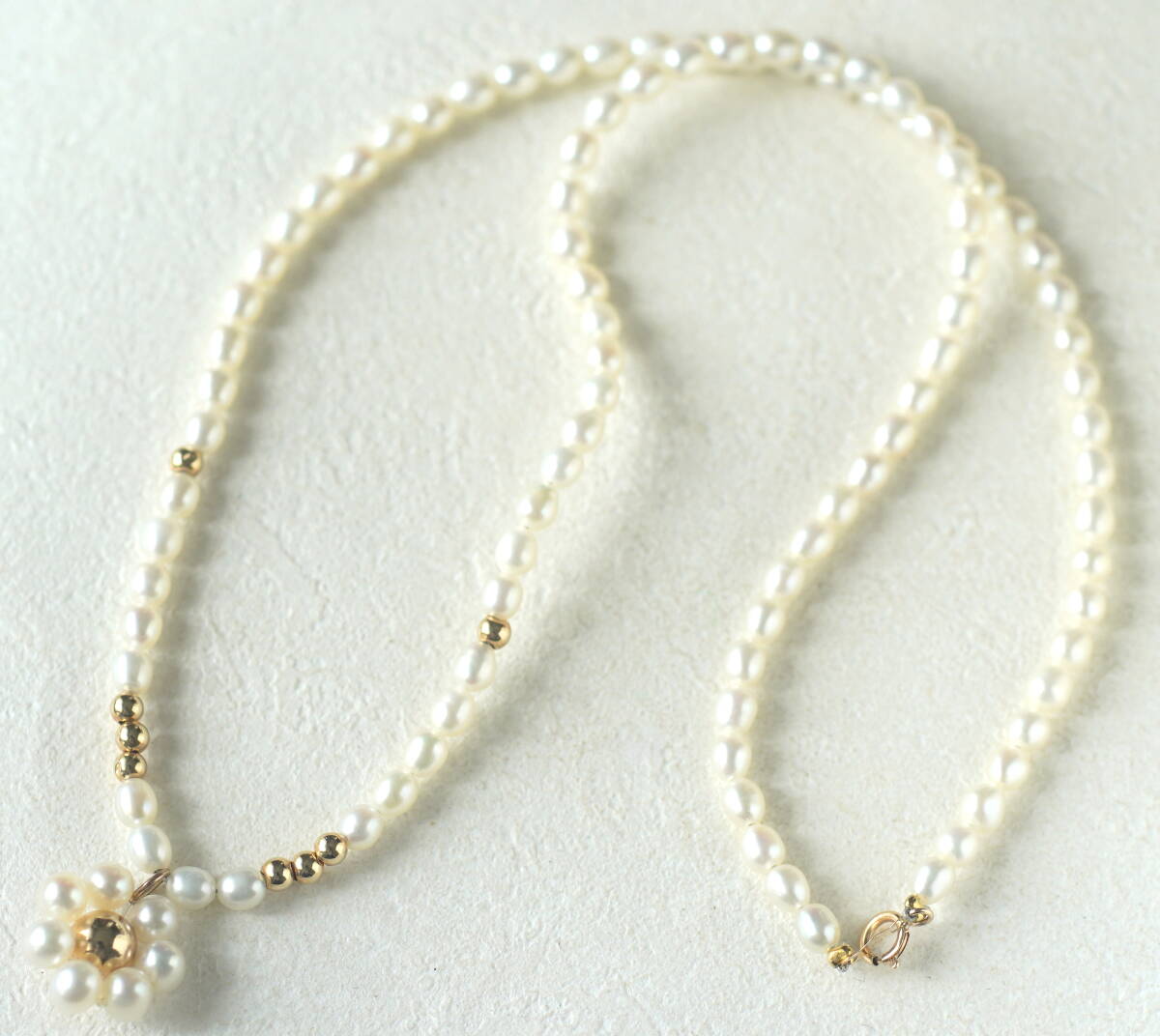 14金 K14 585 刻印 留め具 淡水真珠 淡水パールとゴールドのビーズのお花のネックレス拍卖