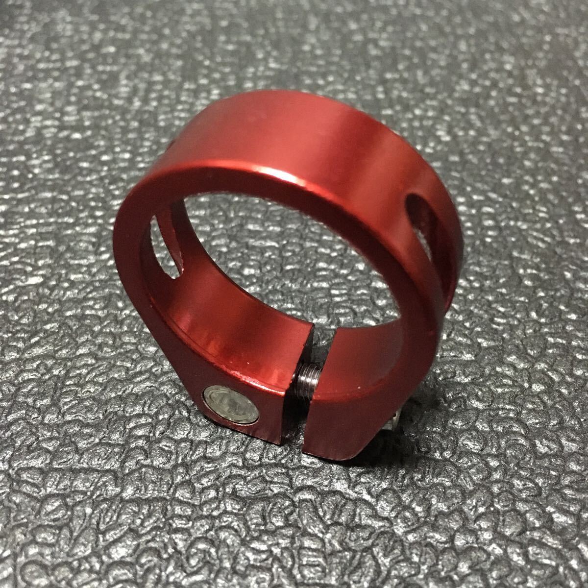 ☆ 即決・新品!! 自転車 軽量 アルミ シートクランプ φ31.8mm用 赤 ☆拍卖