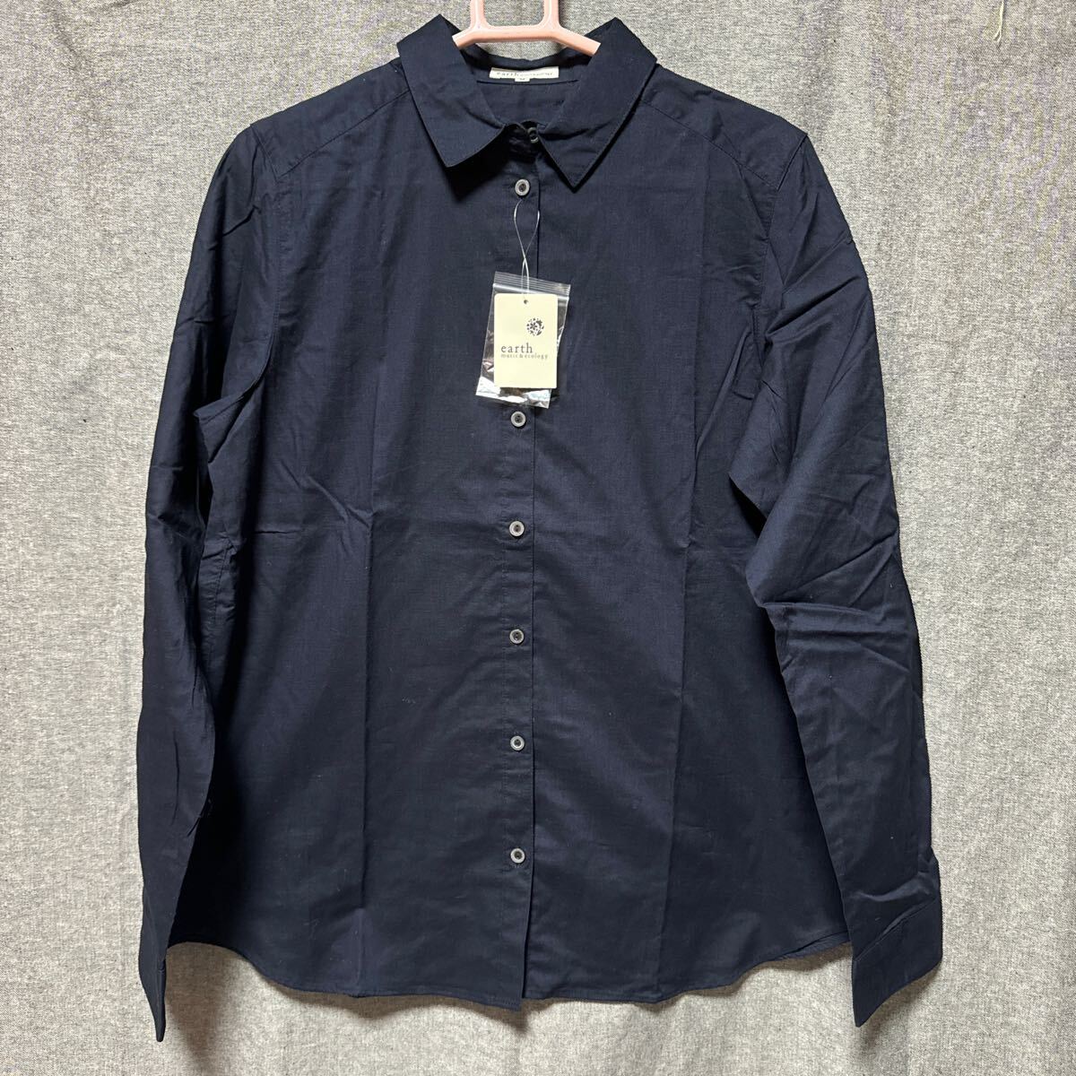 新品 earth レギュラーカラーシャツ ネイビー M え拍卖