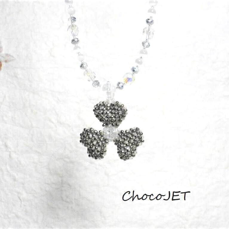 フラワークローバーネックレス シルバーホワイト・クリスタルカットビーズ 2way銀白色両面花 拍卖