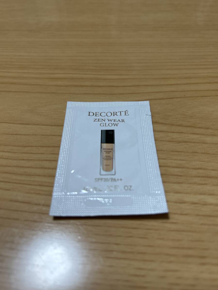 コスメデコルテ ファンデーション ゼン ウェア グロウ 1包 0.6mlN34 サンプル拍卖