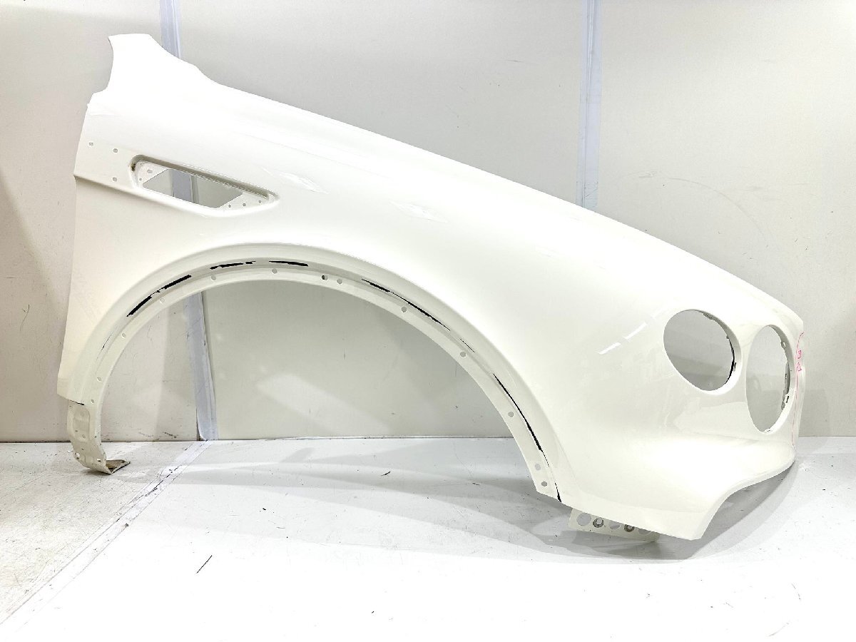 ベントレー/ベンティガ 2021~ 純正フロントフェンダー 右 白ソリッド (FR13-54)拍卖