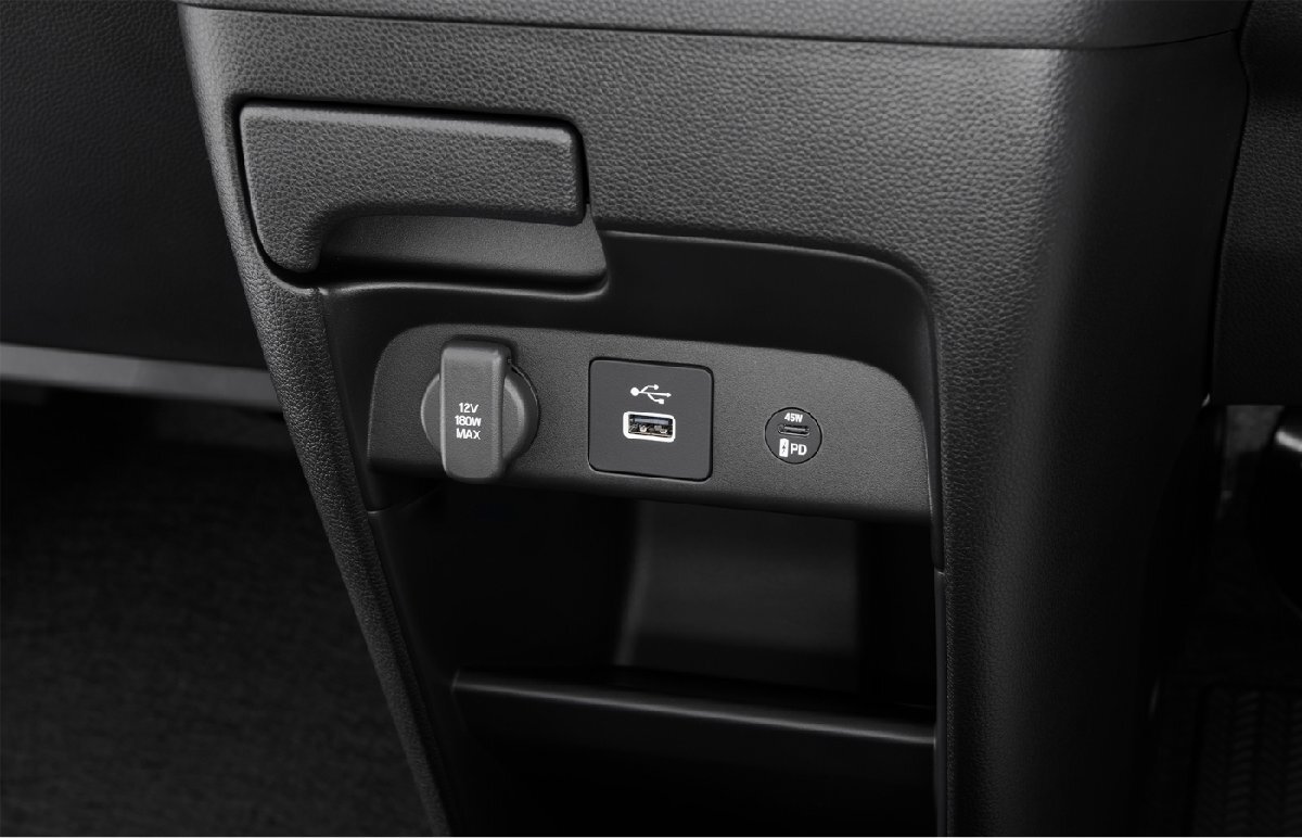 フリード GT系:純正 USB PDチャージャー(フロント用)拍卖