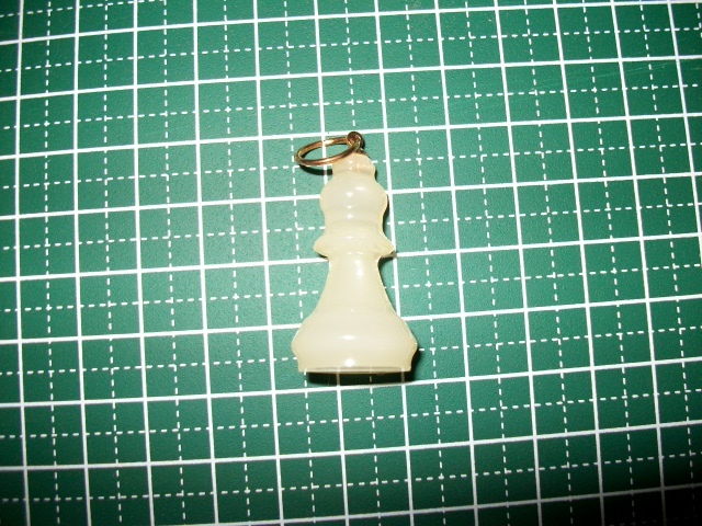 ▲▽チェス ビショップ(僧侶)チャーム 乳白色◆ペンダント ストラップ イヤリング ピアス◆レジン ハンドメイド△▼拍卖