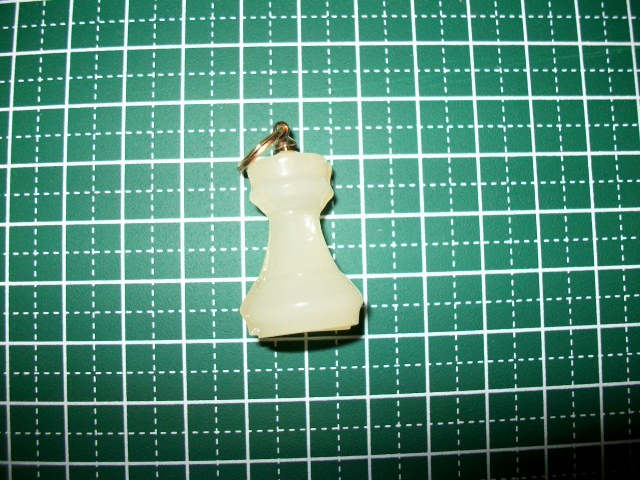 ▲▽チェス ルーク(戦車)チャーム 乳白色◆ペンダント ストラップ イヤリング ピアス◆レジン ハンドメイド△▼拍卖