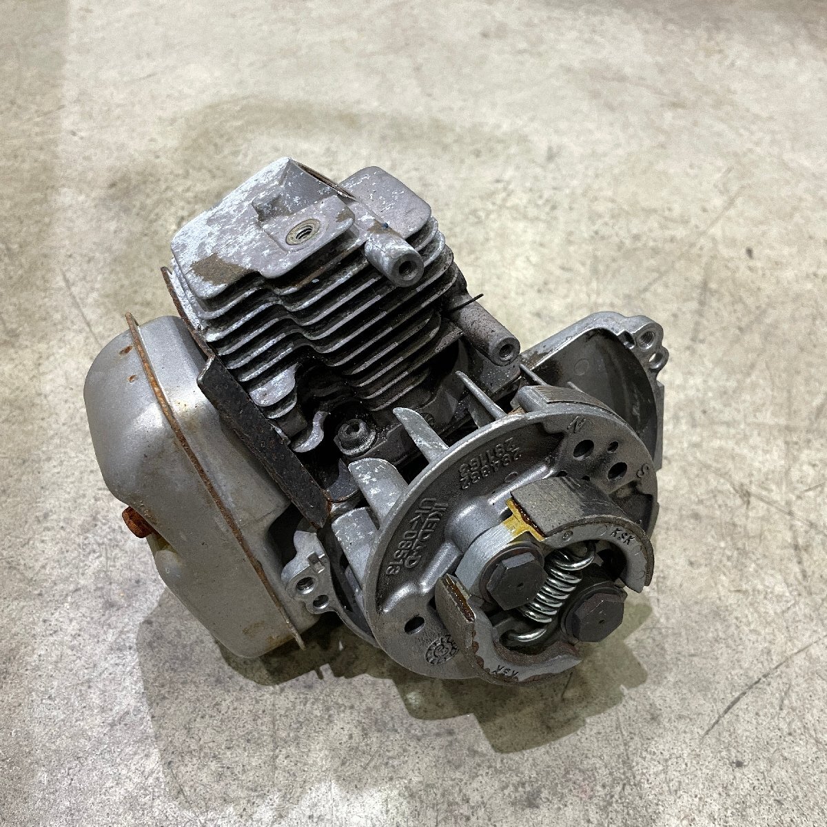 ER N-0008/A1-60 送料一律 山口県防府市 丸山 GKB2200 刈払機 エンジン 圧縮あり パーツ 部品 中古 農機具 現状渡し拍卖